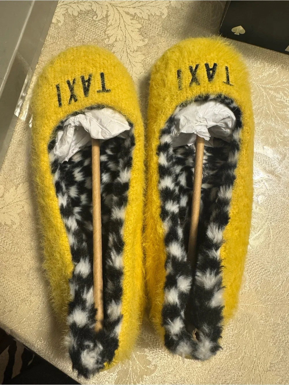 Kate Spade New York Taxi Yellow Fuzzy Slippers Faux Fur Checked NIB Size 8 B 8B